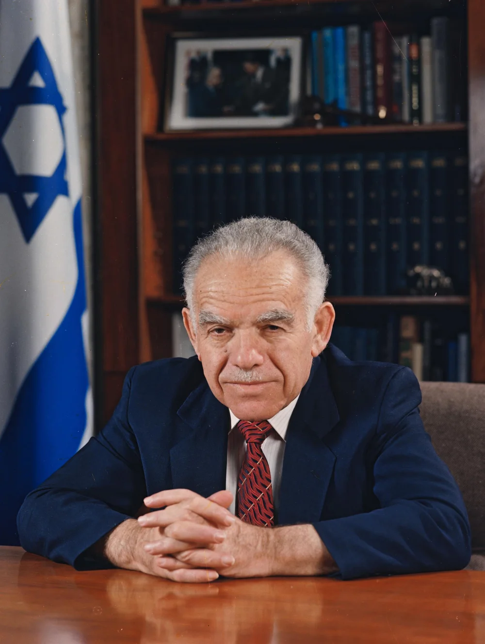 Isaac Shamir — Imagen alternativa