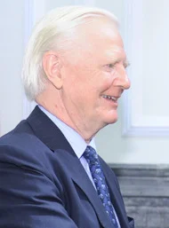 James Mirrlees — Imagen principal