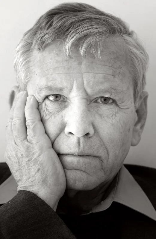 Amos Oz — Imagen principal