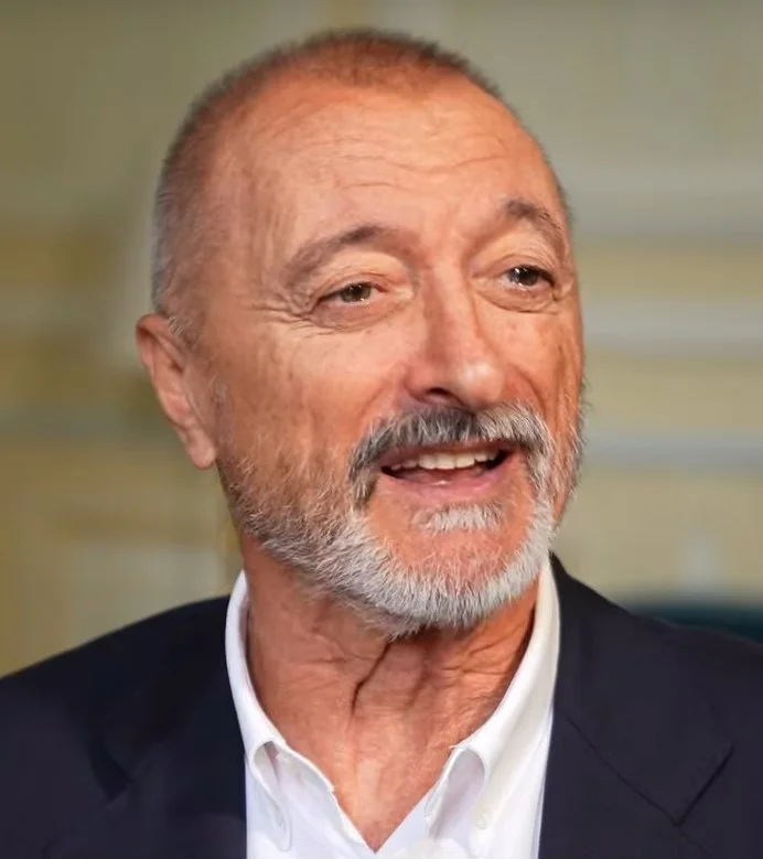 Arturo Pérez-Reverte — Imagen principal