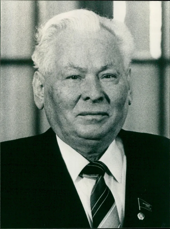 Konstantín Chernenko — Imagen principal