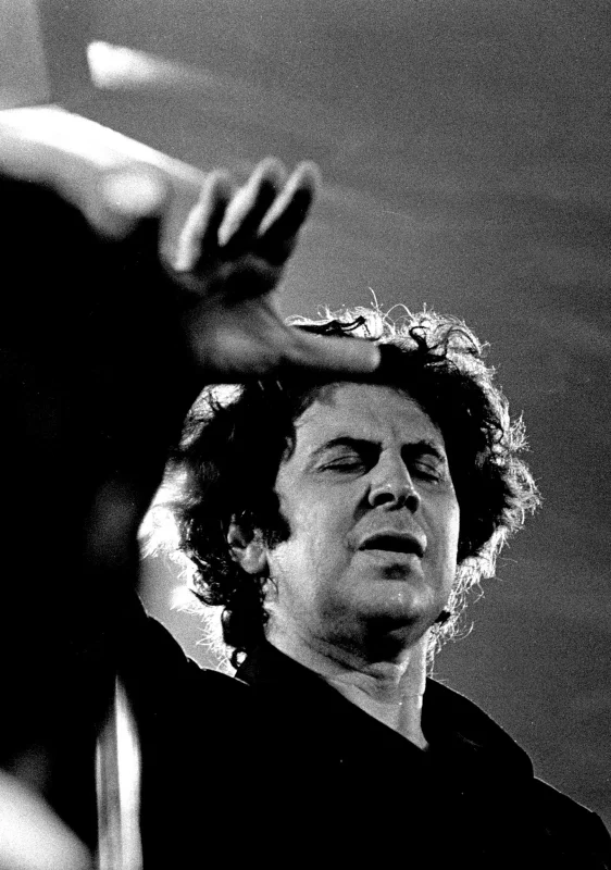 Mikis Theodorakis — Imagen principal