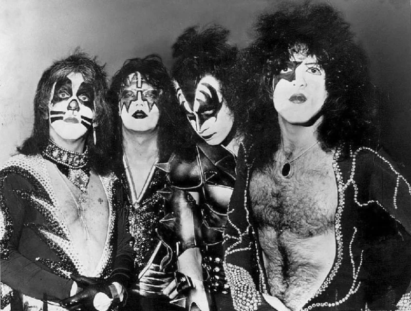 Kiss — Imagen principal