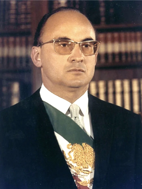 Luis Echeverría — Imagen principal