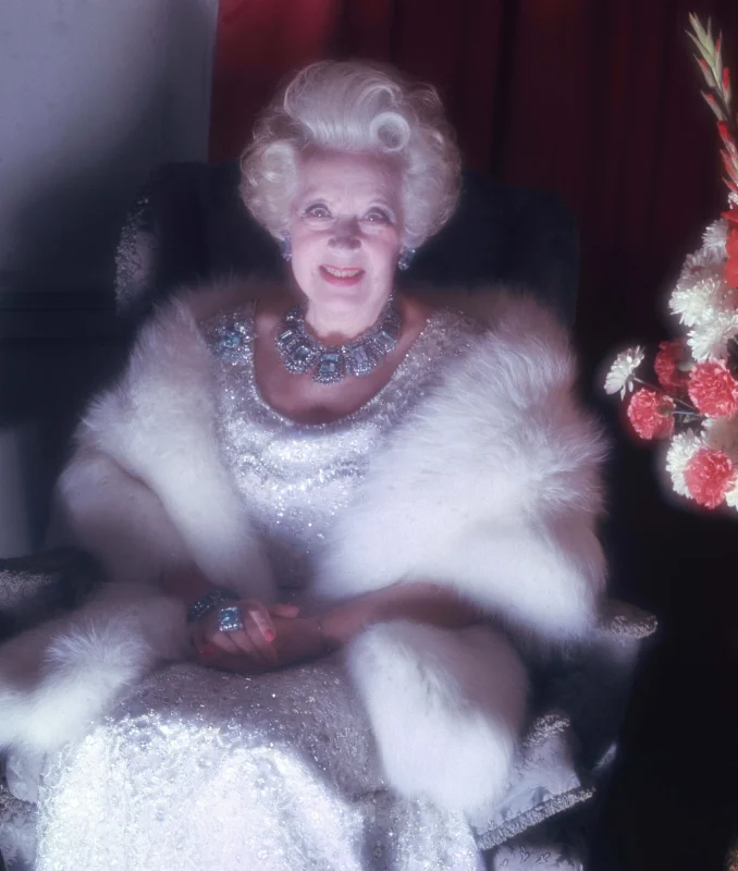 Barbara Cartland — Imagen principal