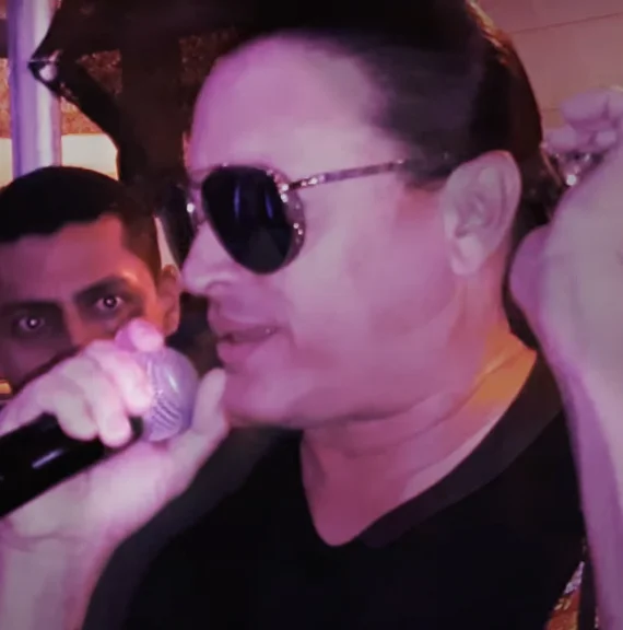 Elvis Crespo — Imagen principal