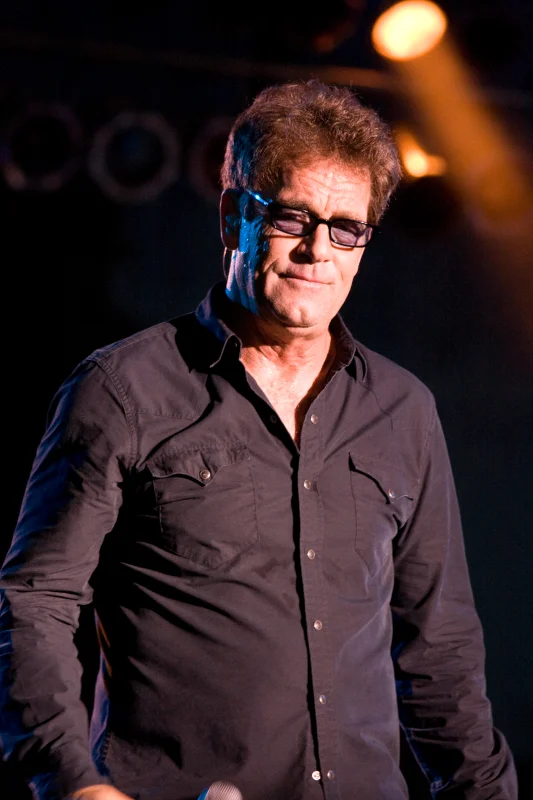 Huey Lewis — Imagen principal