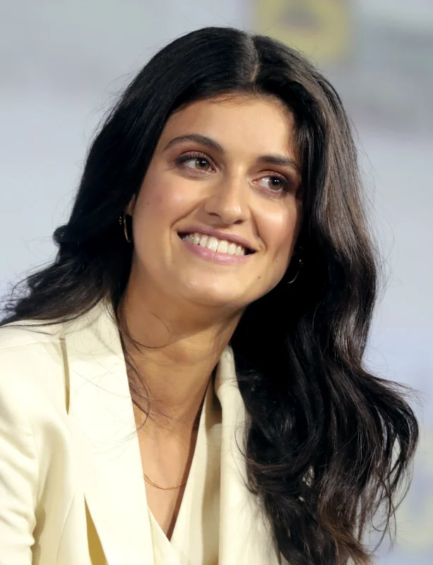 Anya Chalotra — Imagen principal